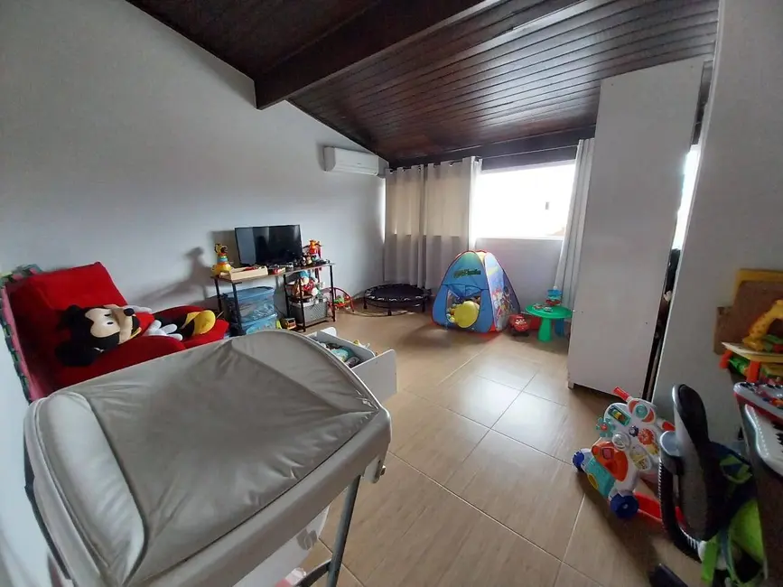 Foto 8 de Casa com 4 quartos à venda, 207m2 em Peruibe - SP