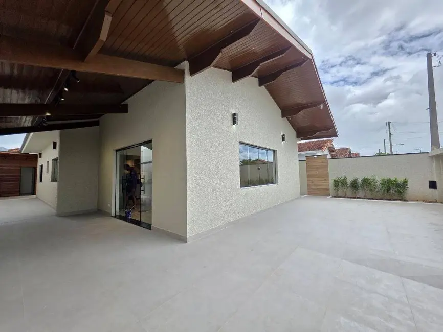 Foto 3 de Casa com 3 quartos à venda, 288m2 em Peruibe - SP