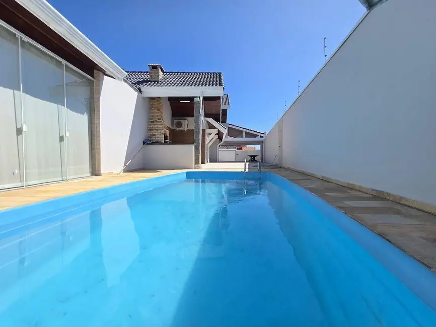 Casa com 3 quartos à venda, 290m2 em Peruibe - SP - imagem 2 Foto 2 de Casa com 3 quartos à venda, 290m2 em Peruibe - SP