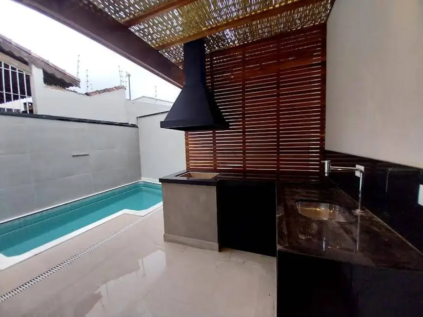Foto 2 de Casa com 3 quartos à venda, 125m2 em Peruibe - SP