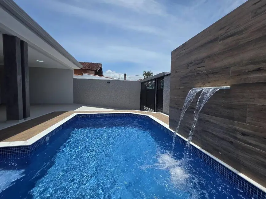 Casa com 3 quartos à venda, 250m2 em Peruibe - SP - imagem 1 Foto 1 de Casa com 3 quartos à venda, 250m2 em Peruibe - SP