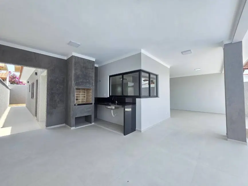 Casa com 3 quartos à venda, 250m2 em Peruibe - SP - imagem 3 Foto 3 de Casa com 3 quartos à venda, 250m2 em Peruibe - SP