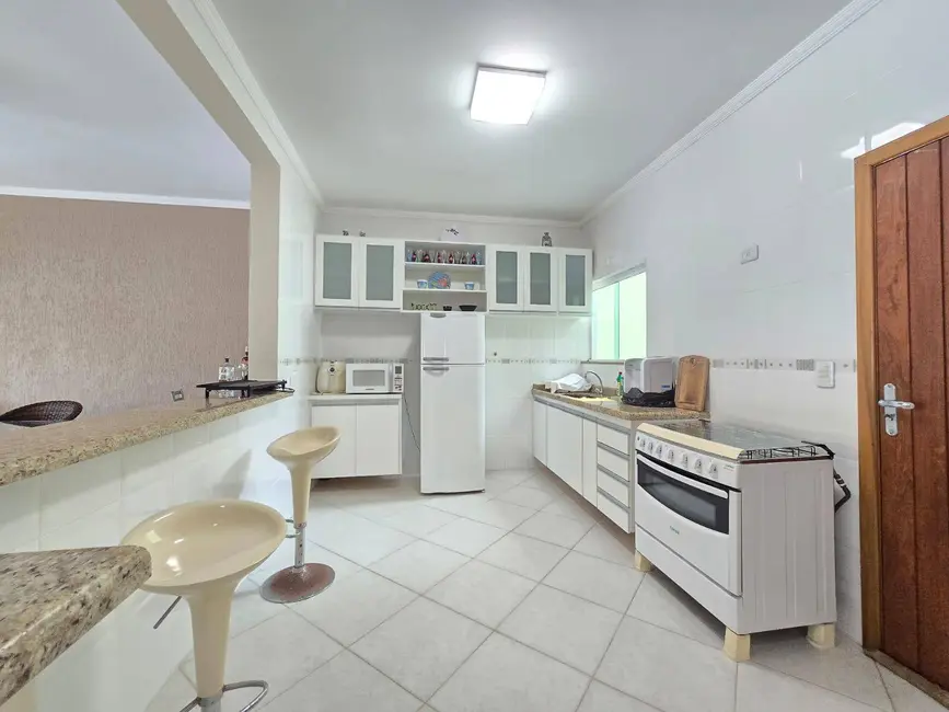 Foto 4 de Casa com 3 quartos à venda, 250m2 em Peruibe - SP