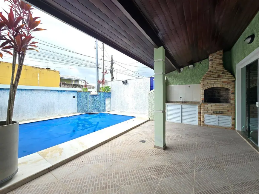 Foto 1 de Casa com 3 quartos à venda, 250m2 em Peruibe - SP