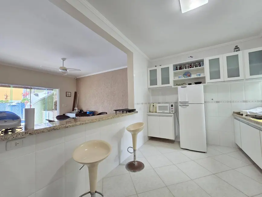 Foto 6 de Casa com 3 quartos à venda, 250m2 em Peruibe - SP