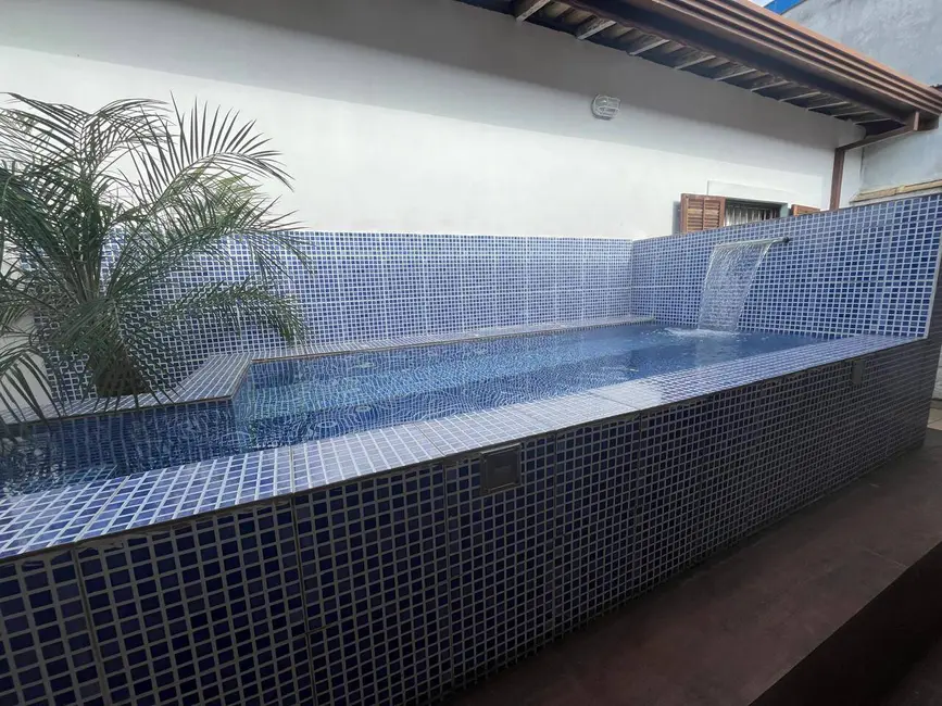 Foto 1 de Casa com 3 quartos à venda, 250m2 em Peruibe - SP