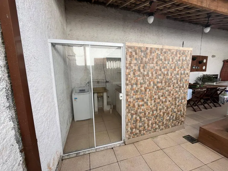 Foto 9 de Casa com 3 quartos à venda, 250m2 em Peruibe - SP