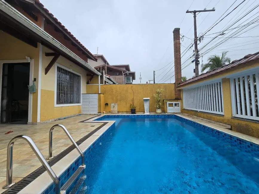 Foto 4 de Casa com 3 quartos à venda, 250m2 em Peruibe - SP