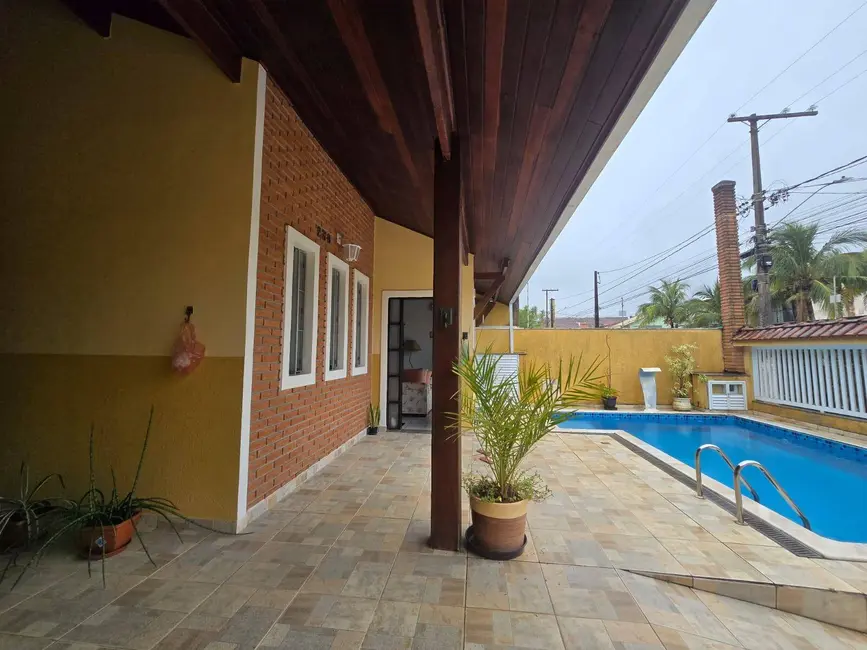 Foto 2 de Casa com 3 quartos à venda, 250m2 em Peruibe - SP