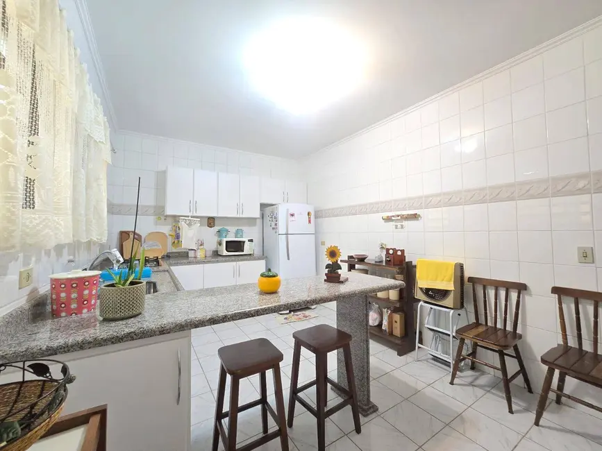 Foto 8 de Casa com 3 quartos à venda, 250m2 em Peruibe - SP
