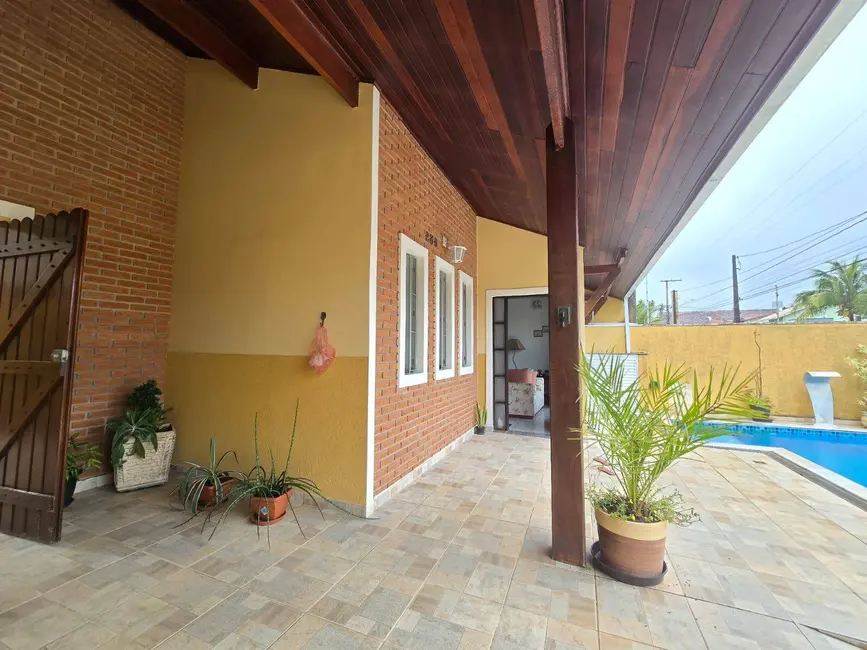 Foto 6 de Casa com 3 quartos à venda, 250m2 em Peruibe - SP