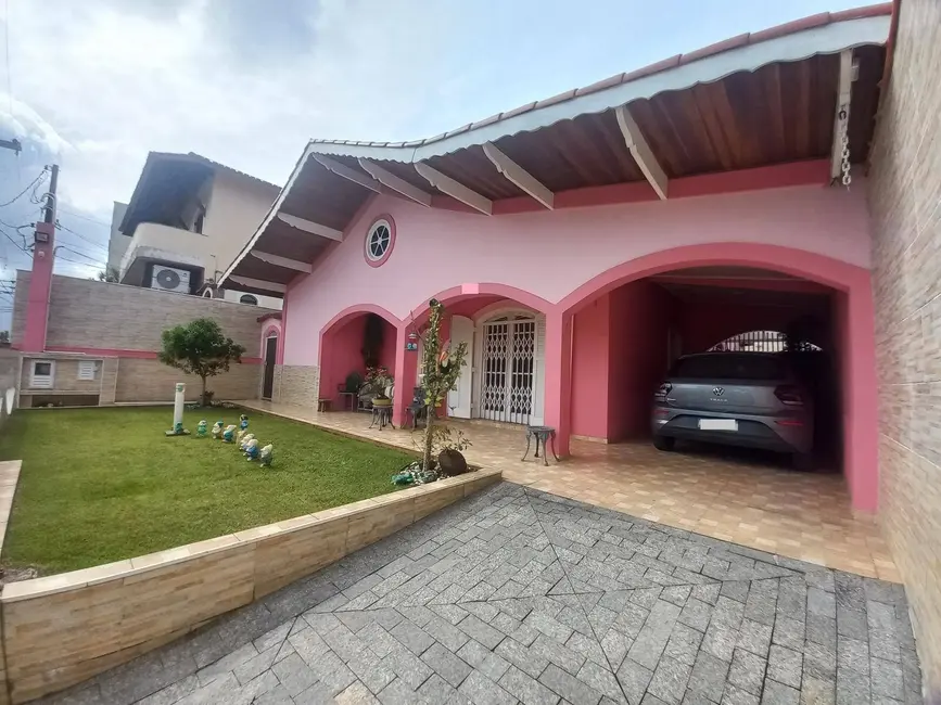Casa com 4 quartos à venda, 280m2 em Peruibe - SP - imagem 2 Foto 2 de Casa com 4 quartos à venda, 280m2 em Peruibe - SP