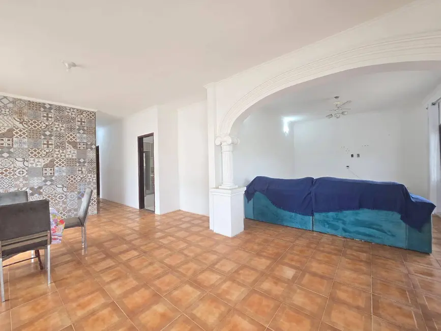 Casa com 3 quartos à venda, 250m2 em Peruibe - SP - imagem 4 Foto 4 de Casa com 3 quartos à venda, 250m2 em Peruibe - SP