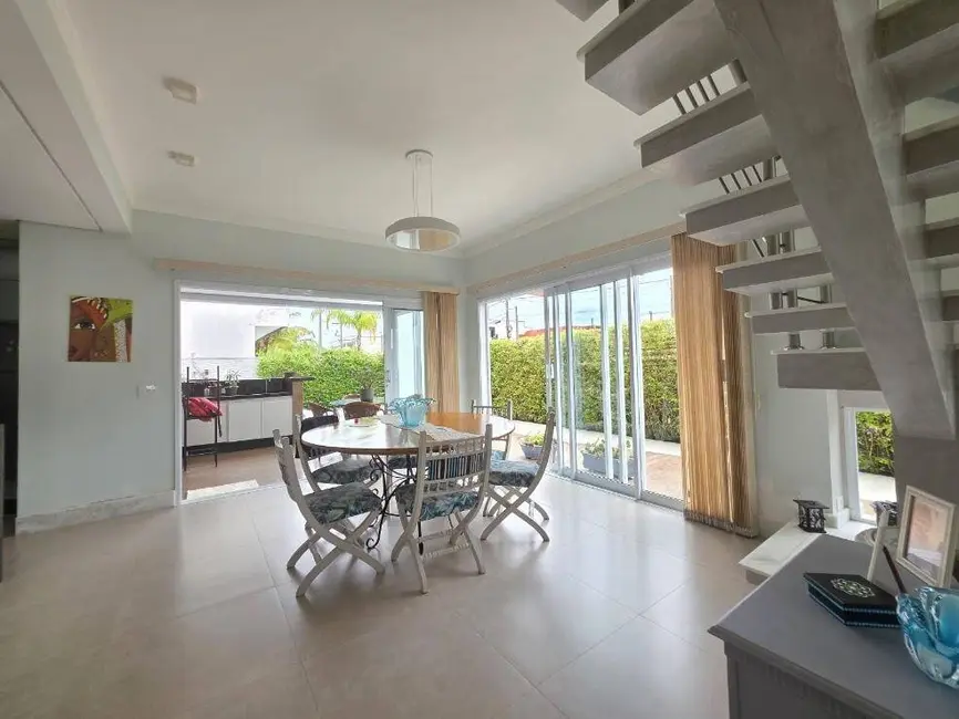 Foto 8 de Casa com 4 quartos à venda, 317m2 em Peruibe - SP