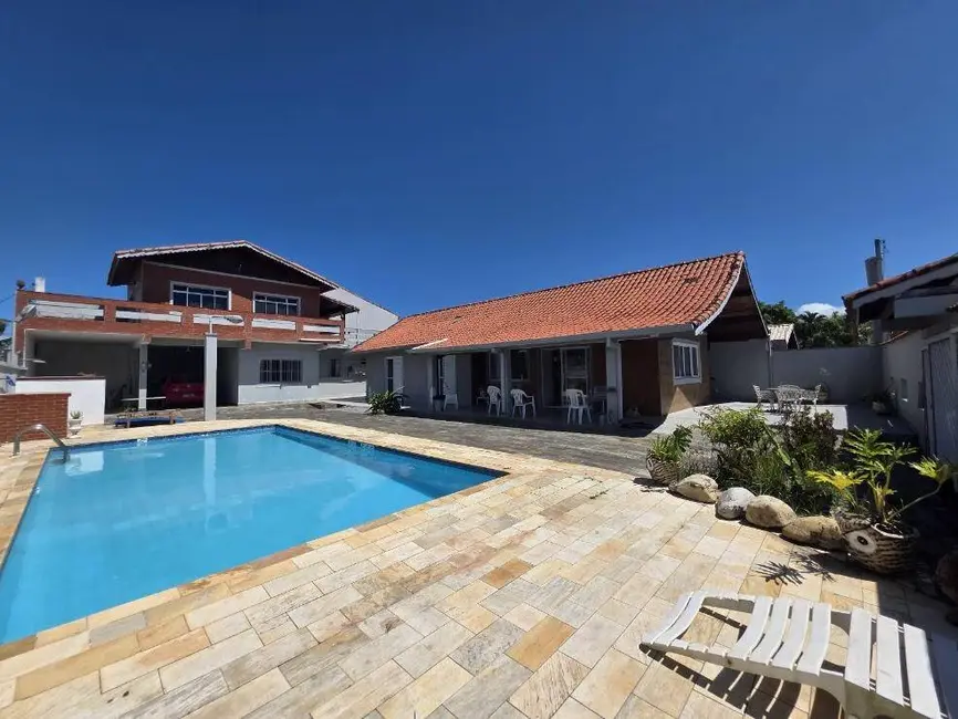 Foto 1 de Casa à venda, 523m2 em Peruibe - SP