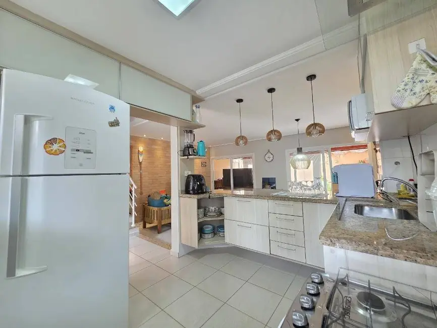Foto 4 de Casa com 3 quartos à venda, 150m2 em Peruibe - SP