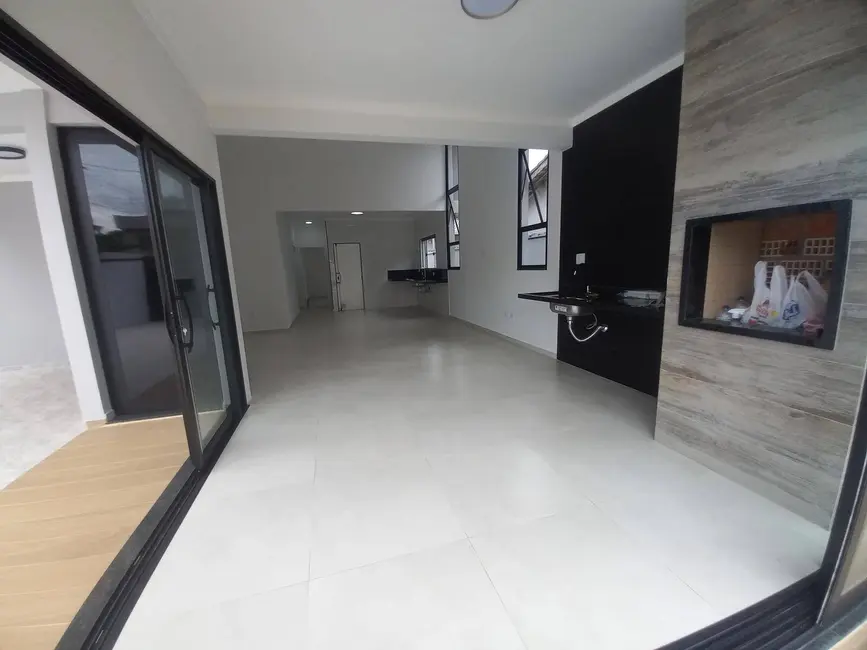 Casa com 3 quartos à venda, 360m2 em Peruibe - SP - imagem 6 Foto 6 de Casa com 3 quartos à venda, 360m2 em Peruibe - SP
