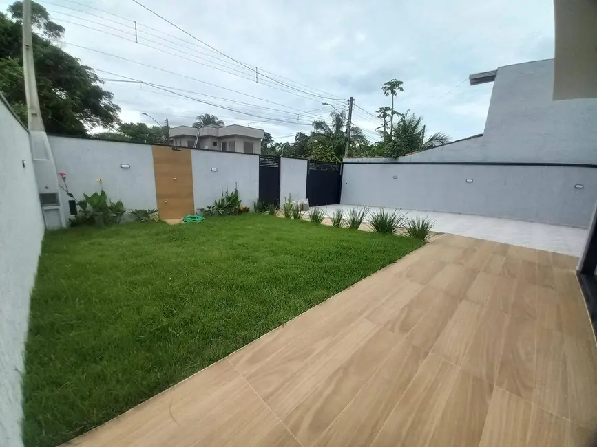 Casa com 3 quartos à venda, 360m2 em Peruibe - SP - imagem 4 Foto 4 de Casa com 3 quartos à venda, 360m2 em Peruibe - SP
