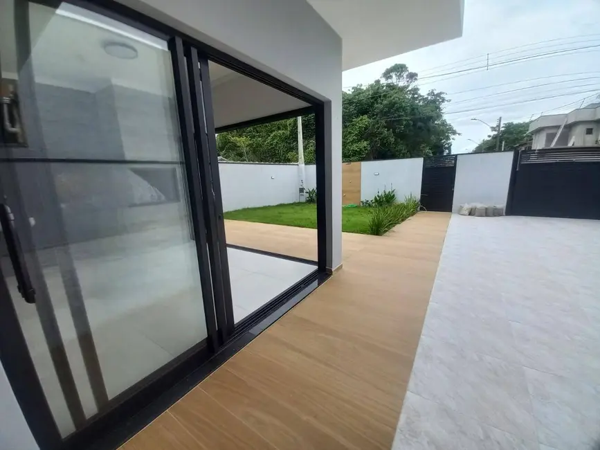 Casa com 3 quartos à venda, 360m2 em Peruibe - SP - imagem 7 Foto 7 de Casa com 3 quartos à venda, 360m2 em Peruibe - SP
