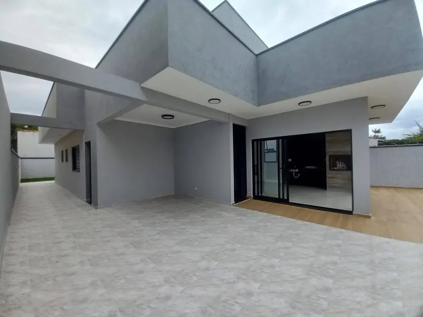 Casa com 3 quartos à venda, 360m2 em Peruibe - SP - imagem 1 Foto 1 de Casa com 3 quartos à venda, 360m2 em Peruibe - SP