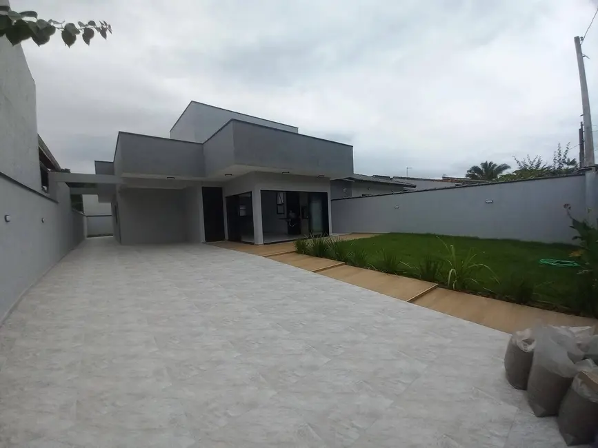 Casa com 3 quartos à venda, 360m2 em Peruibe - SP - imagem 2 Foto 2 de Casa com 3 quartos à venda, 360m2 em Peruibe - SP