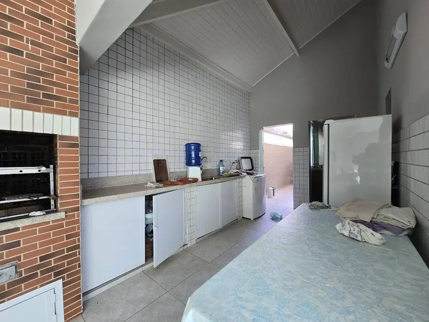 Foto 8 de Casa com 6 quartos à venda, 288m2 em Peruibe - SP