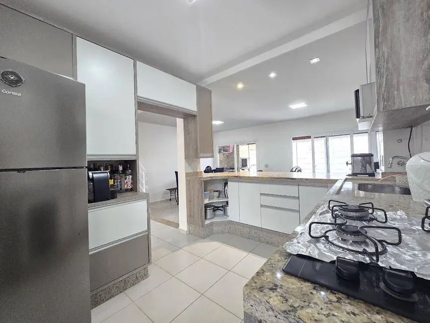 Foto 6 de Casa com 4 quartos à venda, 157m2 em Peruibe - SP