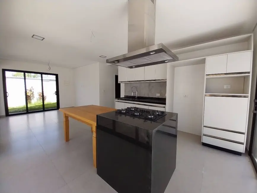 Casa com 4 quartos à venda e para alugar, 280m2 em Peruibe - SP - imagem 5 Foto 5 de Casa com 4 quartos à venda e para alugar, 280m2 em Peruibe - SP