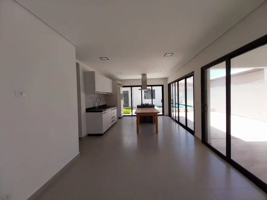Casa com 4 quartos à venda e para alugar, 280m2 em Peruibe - SP - imagem 3 Foto 3 de Casa com 4 quartos à venda e para alugar, 280m2 em Peruibe - SP