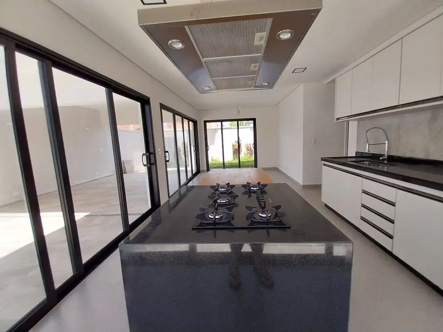 Casa com 4 quartos à venda e para alugar, 280m2 em Peruibe - SP - imagem 4 Foto 4 de Casa com 4 quartos à venda e para alugar, 280m2 em Peruibe - SP