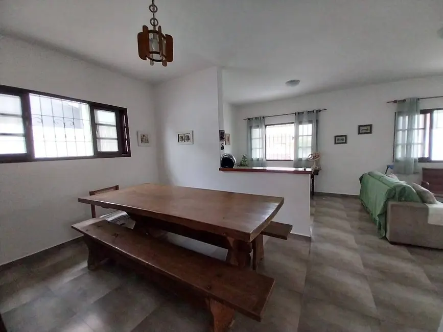 Foto 4 de Casa com 3 quartos à venda e para alugar, 411m2 em Peruibe - SP