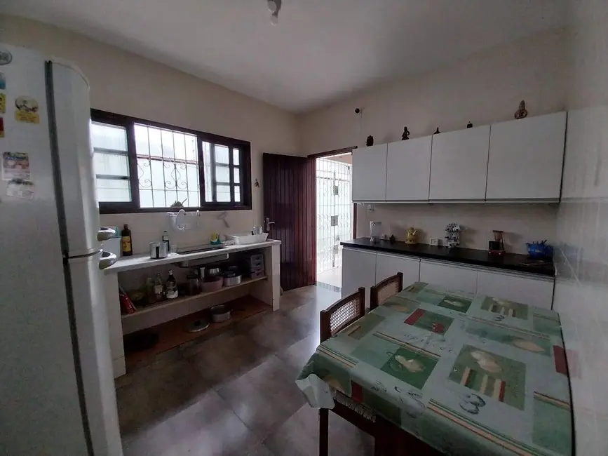 Foto 8 de Casa com 3 quartos à venda e para alugar, 411m2 em Peruibe - SP