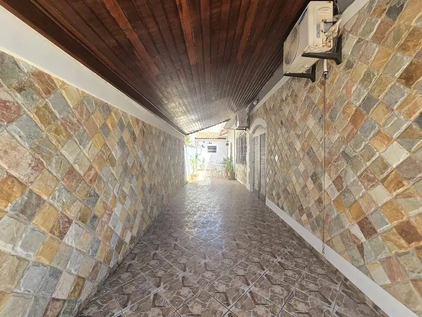 Foto 2 de Casa com 4 quartos à venda, 264m2 em Peruibe - SP