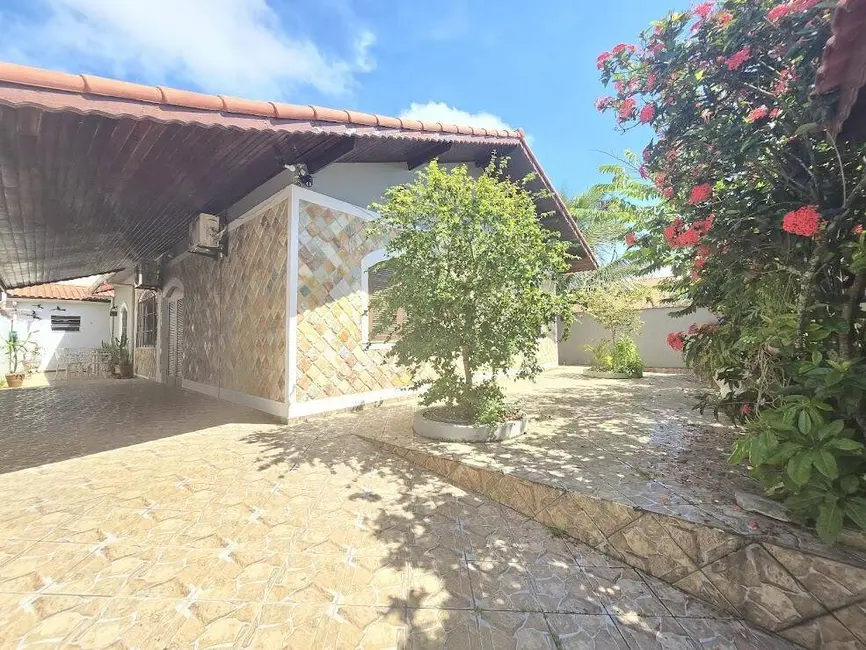 Foto 1 de Casa com 4 quartos à venda, 264m2 em Peruibe - SP