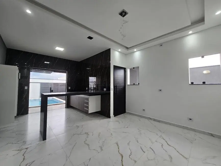 Foto 3 de Casa com 2 quartos à venda, 150m2 em Peruibe - SP