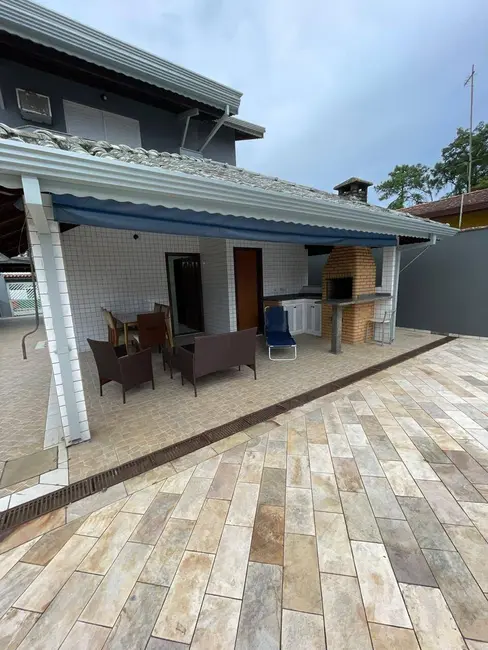 Foto 1 de Casa com 4 quartos à venda, 377m2 em Centro, Peruibe - SP