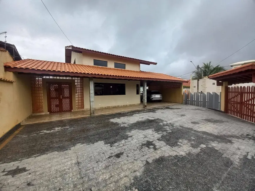 Casa com 4 quartos à venda, 375m2 em Peruibe - SP - imagem 1 Foto 1 de Casa com 4 quartos à venda, 375m2 em Peruibe - SP