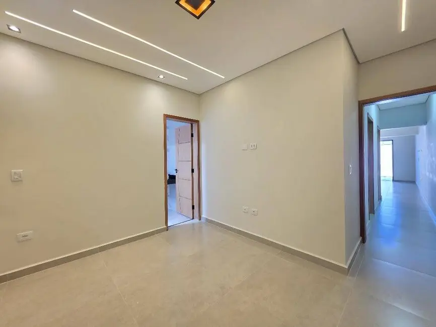 Casa com 2 quartos à venda, 150m2 em Peruibe - SP - imagem 3 Foto 3 de Casa com 2 quartos à venda, 150m2 em Peruibe - SP
