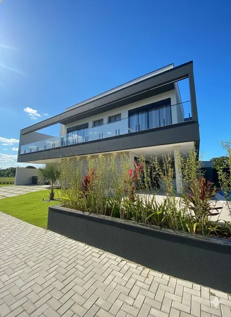 Foto 2 de Casa com 6 quartos à venda, 368m2 em Peruibe - SP
