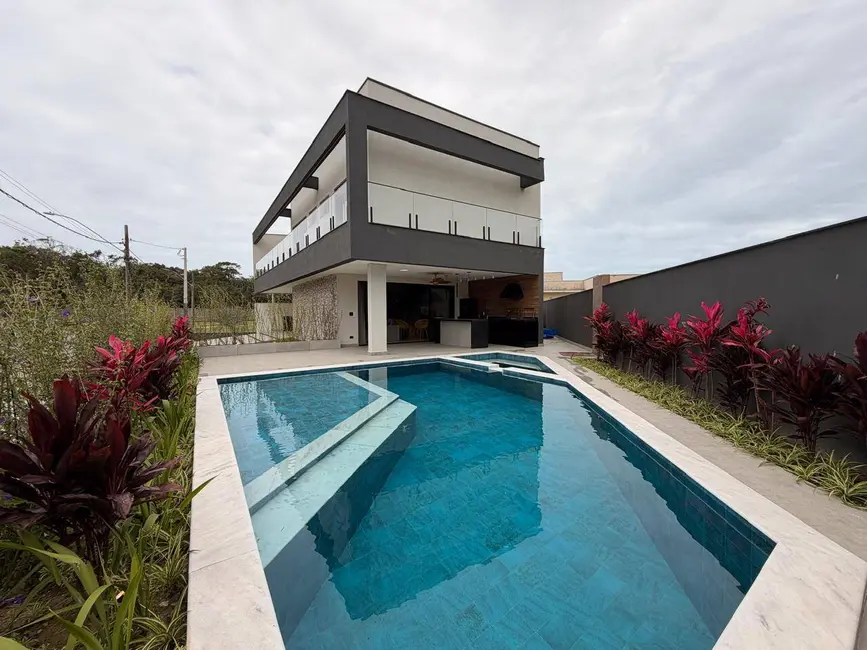 Foto 3 de Casa com 6 quartos à venda, 368m2 em Peruibe - SP