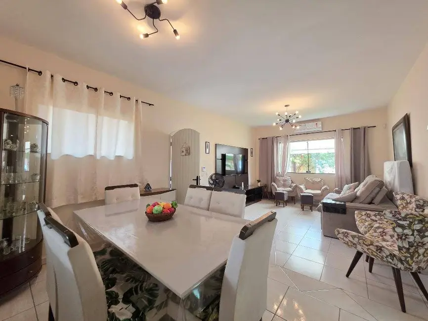 Casa com 3 quartos à venda, 375m2 em Peruibe - SP - imagem 3 Foto 3 de Casa com 3 quartos à venda, 375m2 em Peruibe - SP