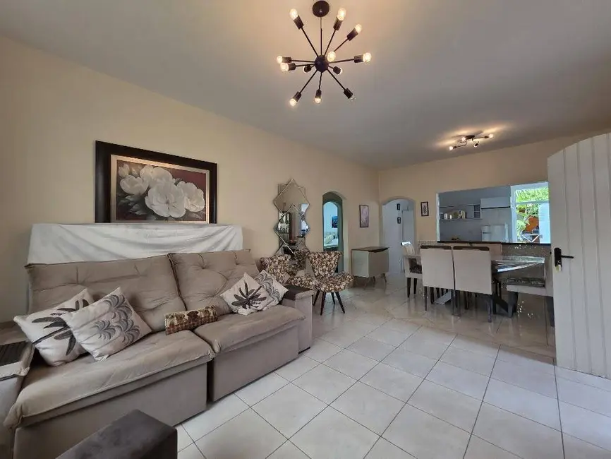 Casa com 3 quartos à venda, 375m2 em Peruibe - SP - imagem 2 Foto 2 de Casa com 3 quartos à venda, 375m2 em Peruibe - SP
