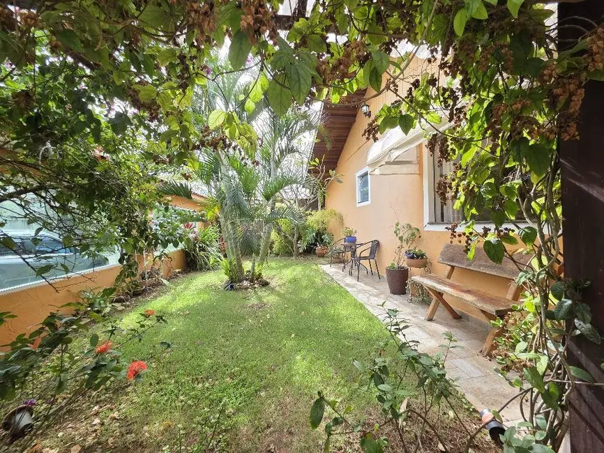 Casa com 3 quartos à venda, 375m2 em Peruibe - SP - imagem 8 Foto 8 de Casa com 3 quartos à venda, 375m2 em Peruibe - SP