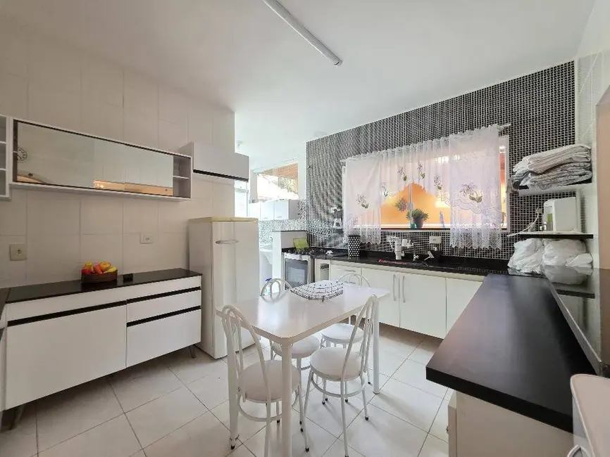 Casa com 3 quartos à venda, 375m2 em Peruibe - SP - imagem 6 Foto 6 de Casa com 3 quartos à venda, 375m2 em Peruibe - SP