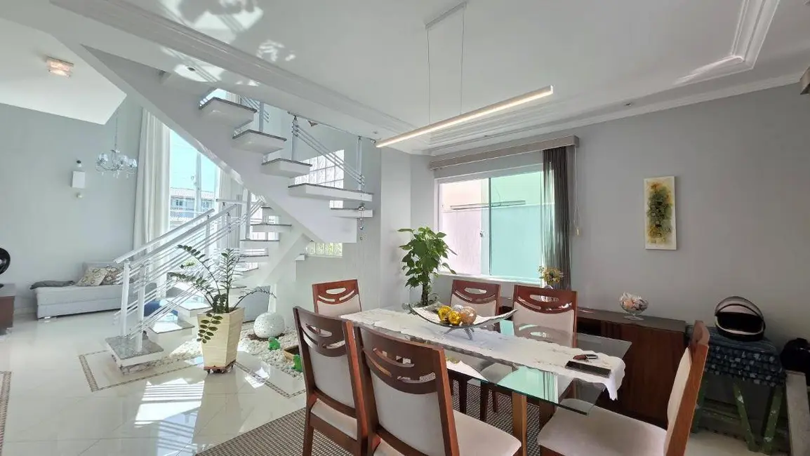 Foto 4 de Casa com 4 quartos à venda, 250m2 em Peruibe - SP