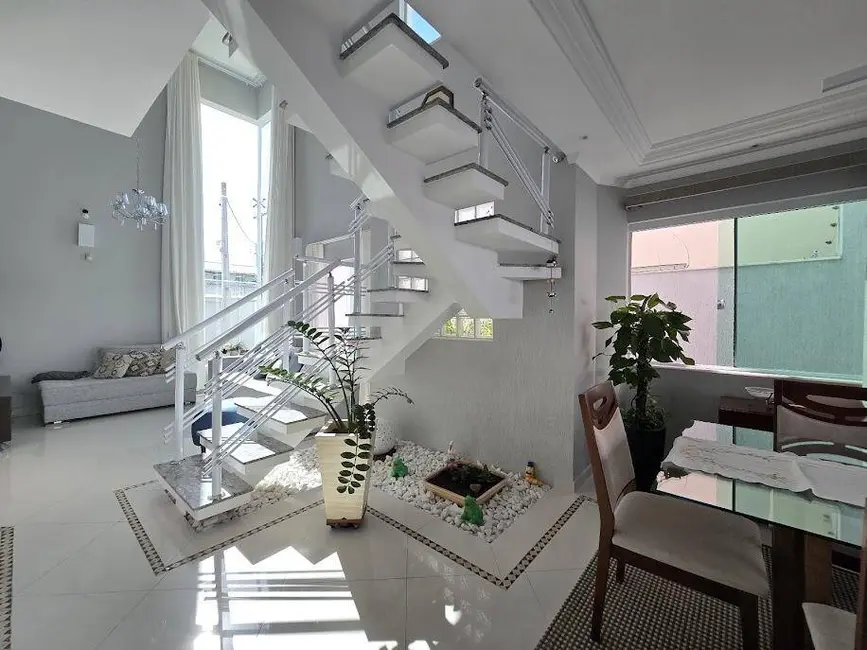 Foto 8 de Casa com 4 quartos à venda, 250m2 em Peruibe - SP