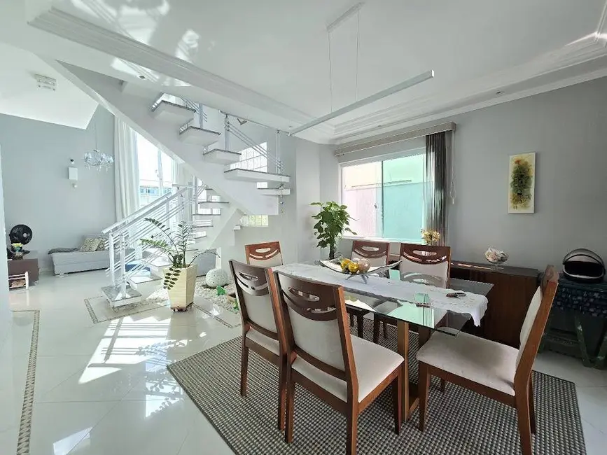 Foto 9 de Casa com 4 quartos à venda, 250m2 em Peruibe - SP