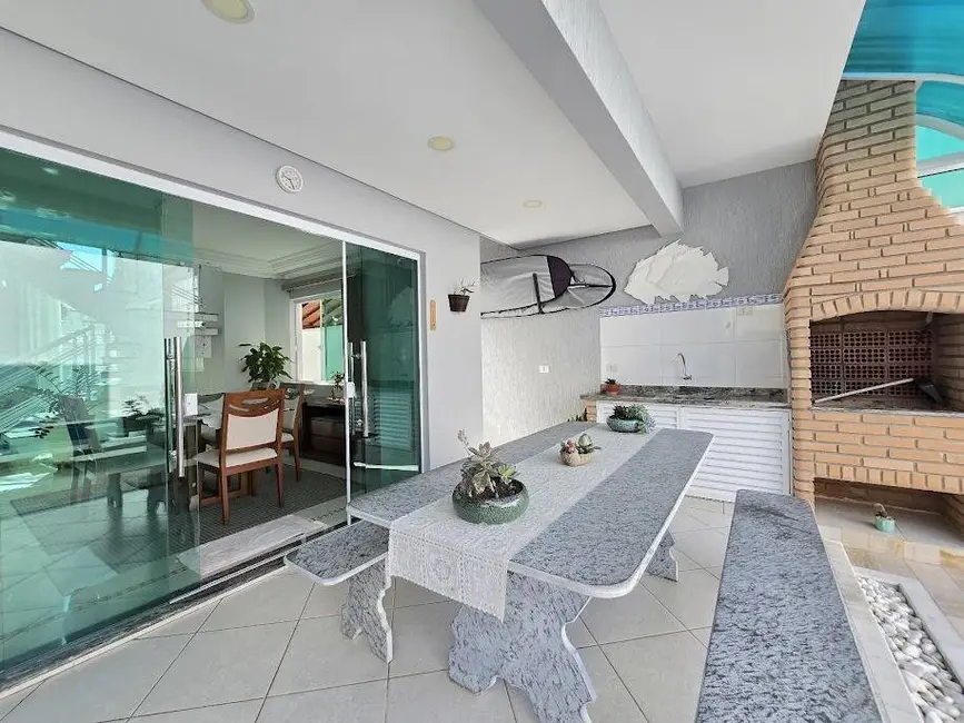Foto 1 de Casa com 4 quartos à venda, 250m2 em Peruibe - SP