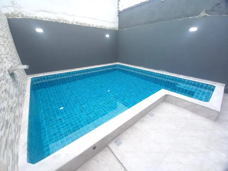 Foto 1 de Casa com 2 quartos à venda, 150m2 em Peruibe - SP