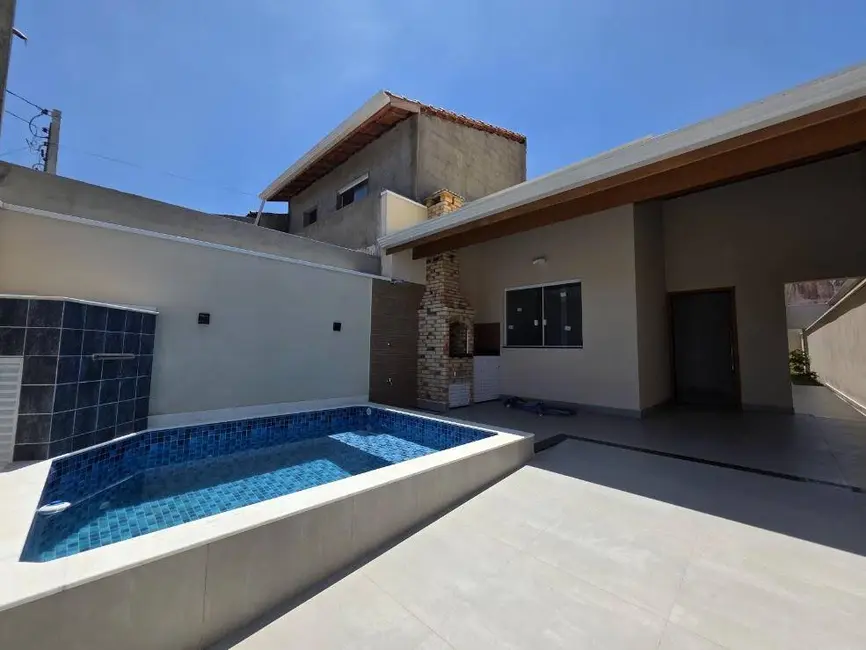 Foto 1 de Casa com 3 quartos à venda, 180m2 em Peruibe - SP